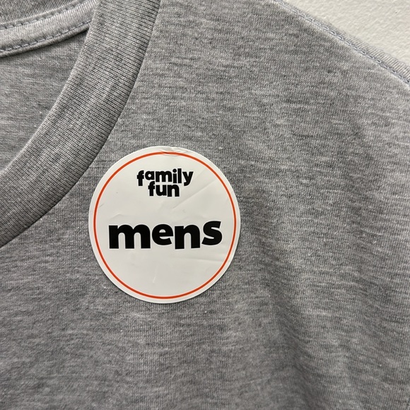 Brand new with tags! Men’s small Disney “busy doing nothing” Mickey t-shirt - Picture 4 of 5